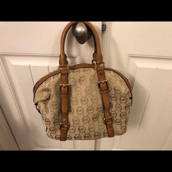Michael Kors Handbags - Michael Kors authentic hand bag